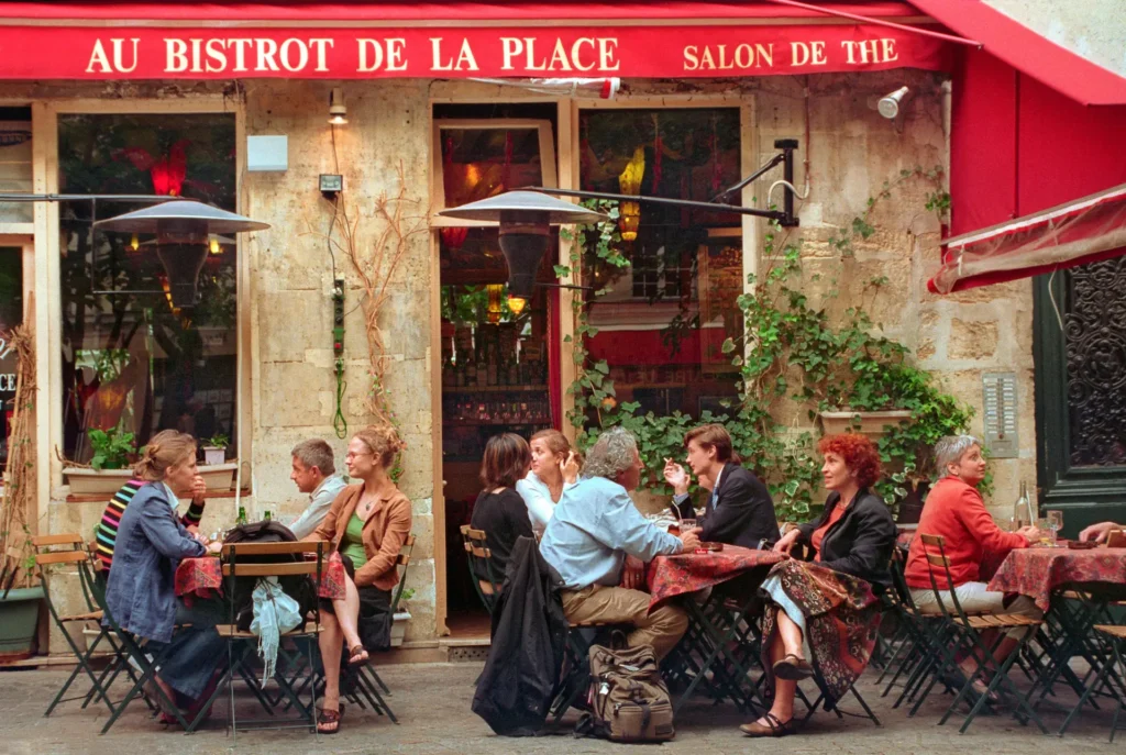 Image of French restaurant in Paris.